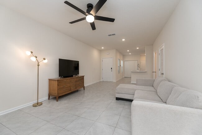 Photo - Beautiful 3 bedroom townhome on cul-de-sac with pond view.