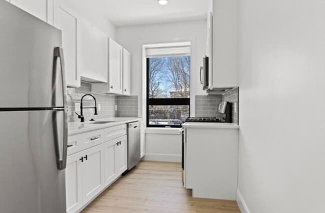 Building Photo - 1137 Washington St Unit 4A