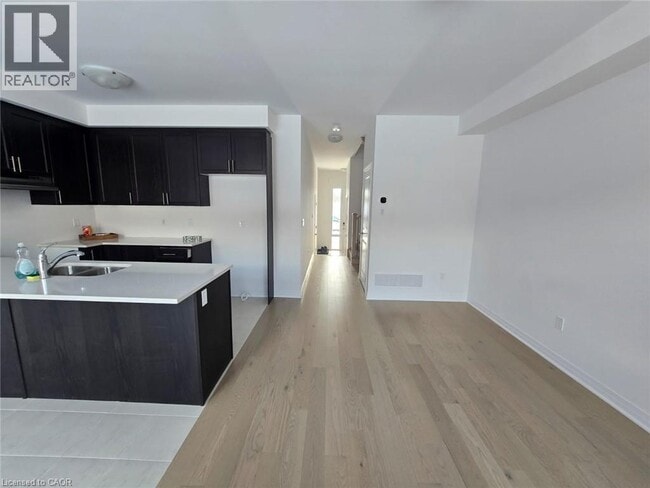 Photo - 99 Manuel St