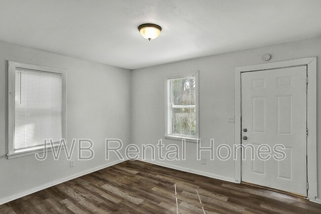 Photo - 1547 Francis St