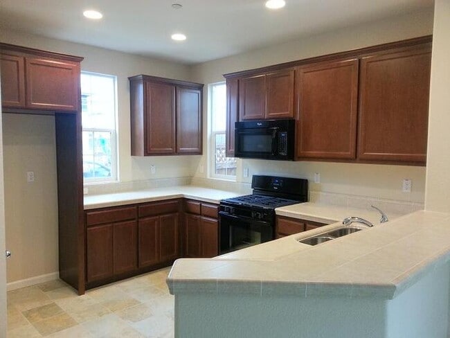 Photo - Beautiful 3 bedroom 2.5 bathroom home for rent in Lincoln!