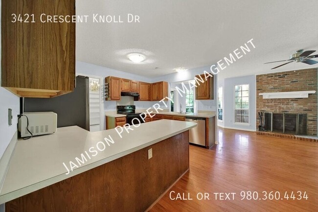 Photo - 3421 Crescent Knoll Dr