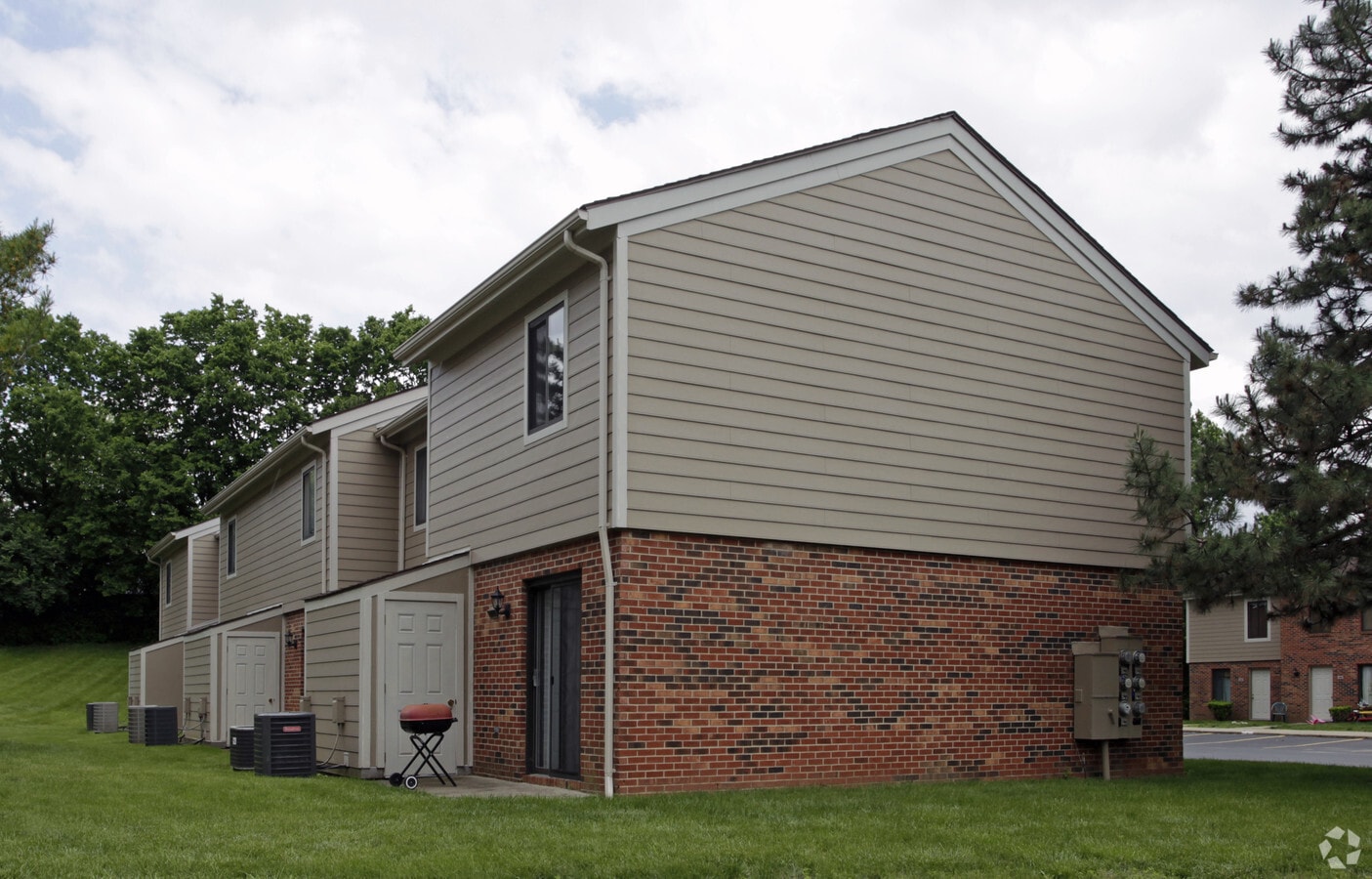 Photo - Franklin Court Apartments