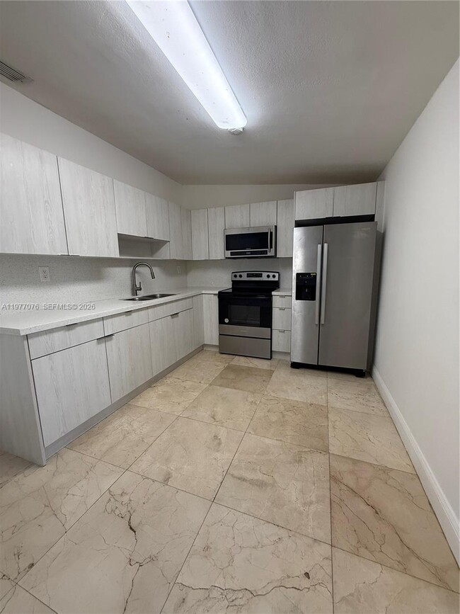 Photo - 1585 W 53rd St