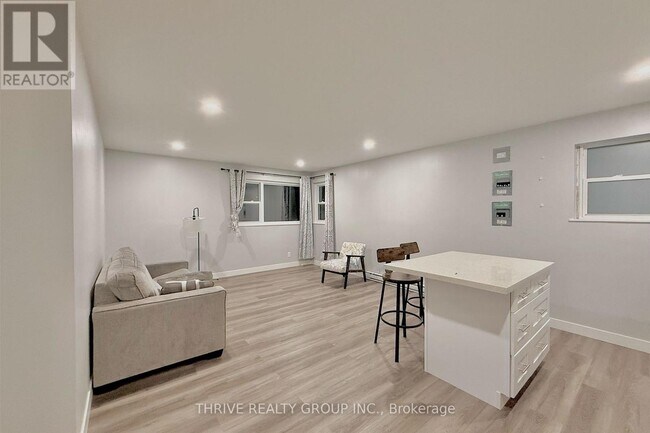 Photo - 100 King Edward Ave Unité 7