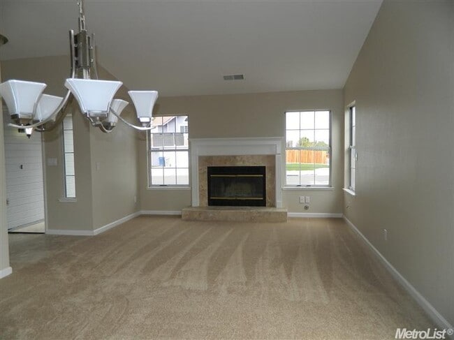 Photo - REDUCED!! Huge 3 Bedroom 2.5 Bath Corner L...