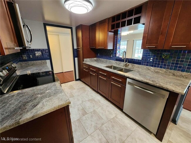 Photo - 6960 Carriage Hill Dr