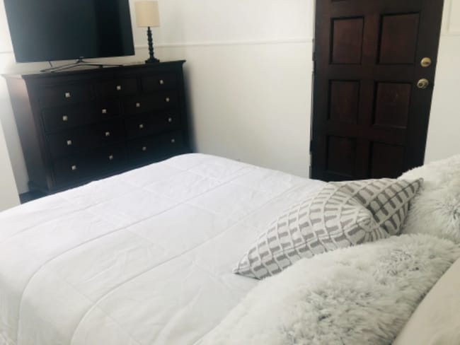 Photo - 867 W 9th St