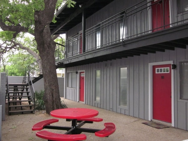 Courtyard - Metro 38