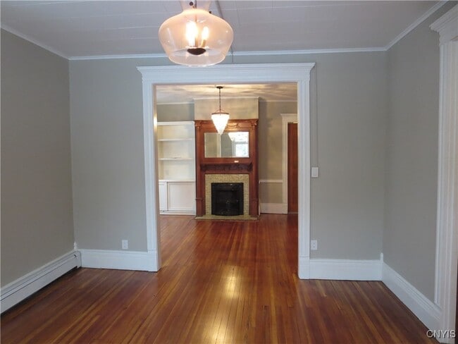 Building Photo - 1725 James St