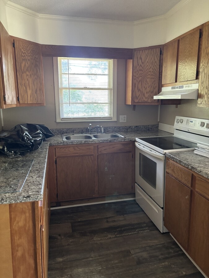 Photo - 1666 Summit Ave