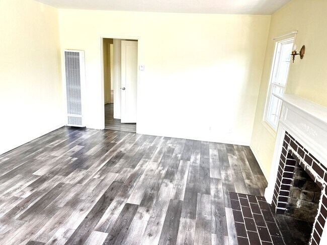 Photo - 2 BED/1 BATH/Home For RENT! Cozy, and Char...