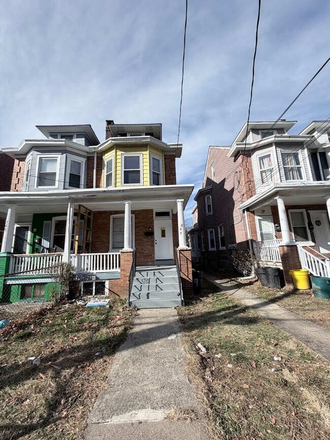 Building Photo - 659 Second St