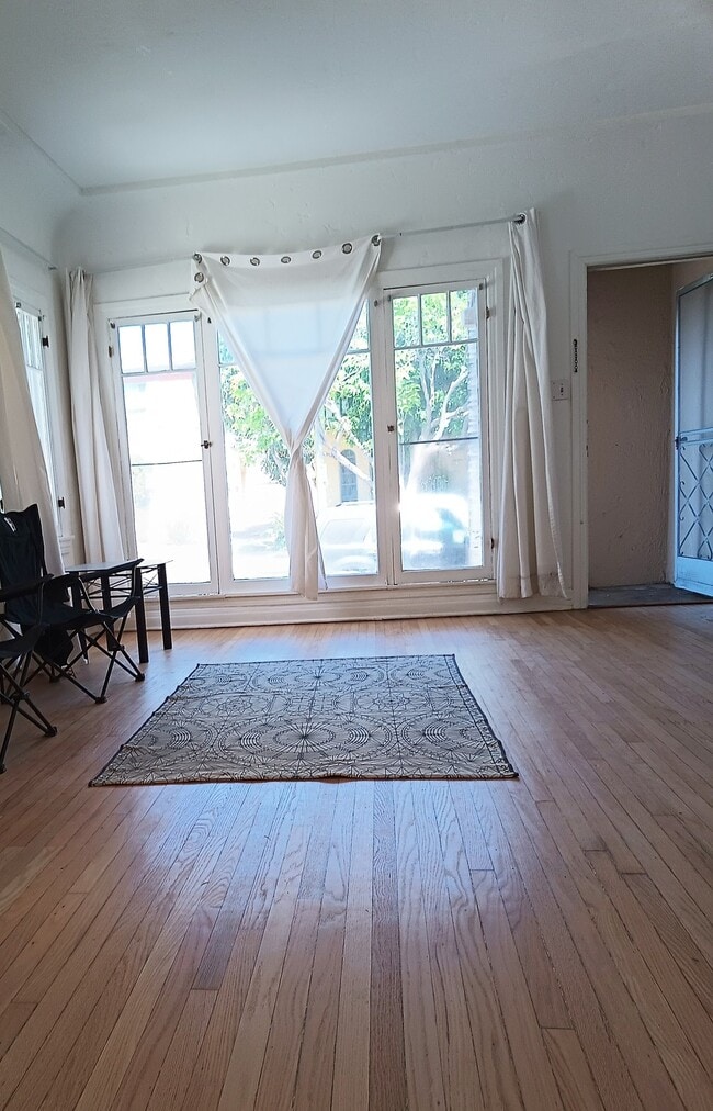 Photo - 427 N Genesee Ave Unit -