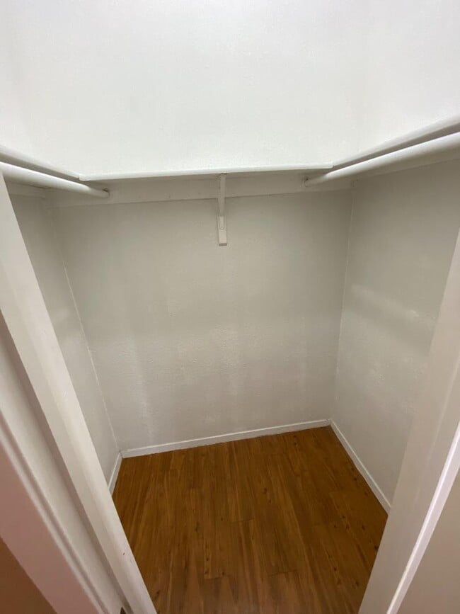 Photo - 807 W 25th St