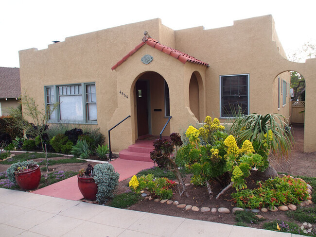 Building Photo - Classic  Spanish Home  in  University  Hei...