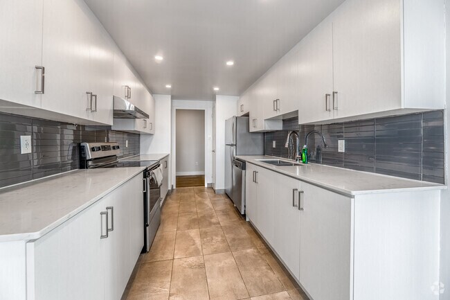 2BR, 1.5BA - 1,294 SF - Kitchen
