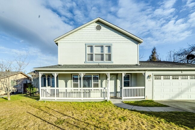 Building Photo - South Richland Home with Large Yard