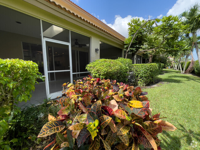 Building Photo - 6817 Via Regina Rental