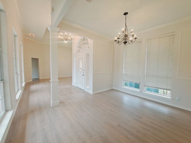 Photo - Beautiful 4/3/2 with Sparkling Pool!