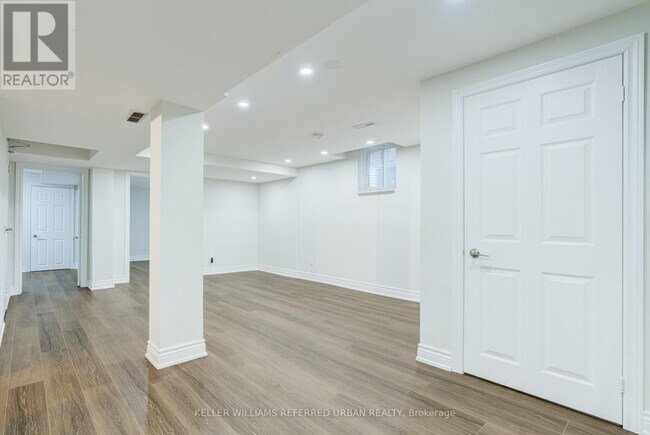 Photo - 54 Greybeaver Trail