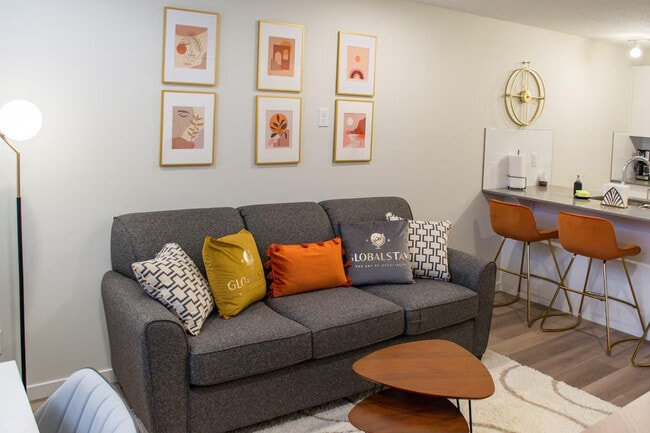 Building Photo - 317 Cranbrook Square SE