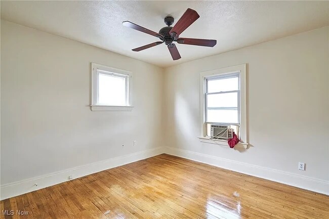 Photo - 8606 Vineyard Ave