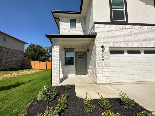 Photo - 209 Saide St