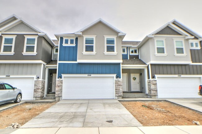 Building Photo - 3 bed 2.5 bath in Townhome Spanish Fork