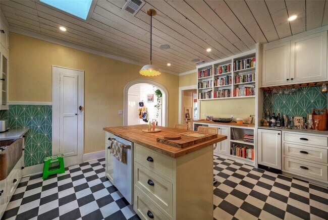 Photo - 1704 Alameda Dr