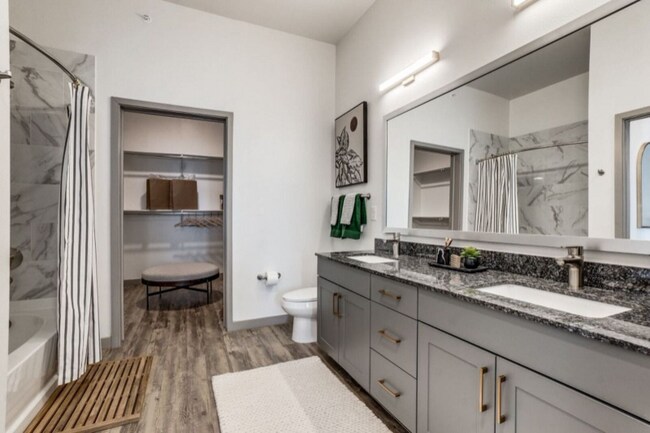 Photo - 2781 N Carroll Ave