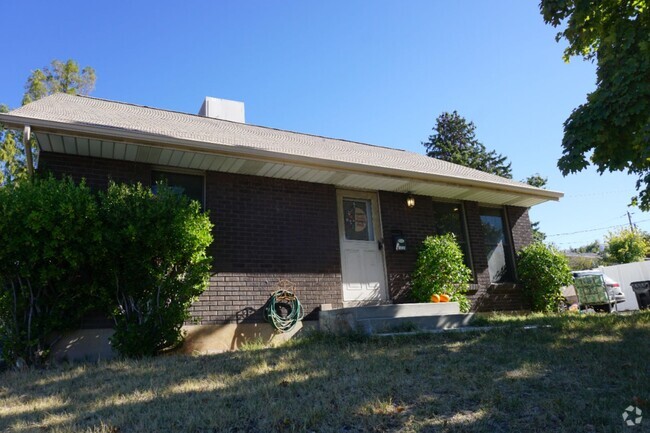 Building Photo - Adorable Bountiful 6 Bedroom Home