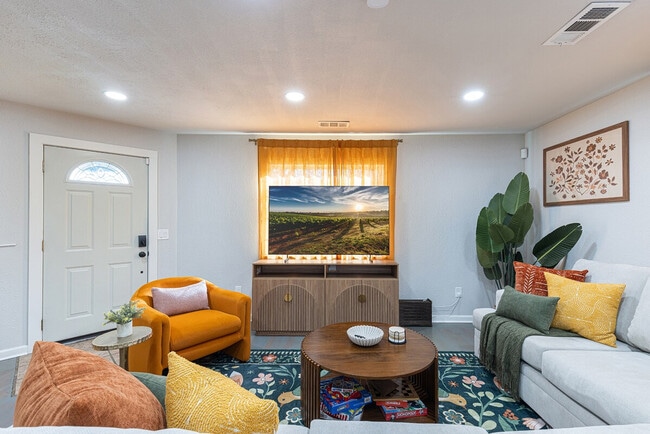 Photo - 831 Patchett St Unit ID1363859P