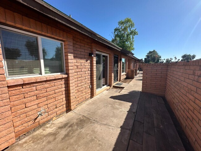 Photo - 116 W Loma Vista Dr