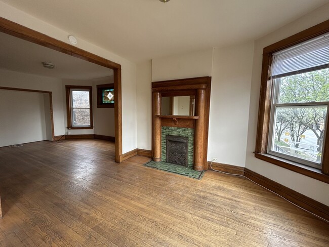 Building Photo - 1216 W Addison St Unit 1216 W Addison