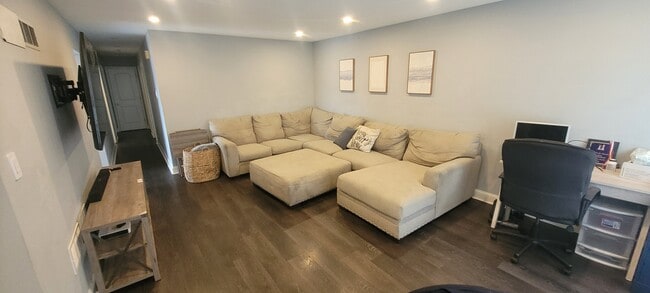 Photo - 9536 Elmwood Dr House