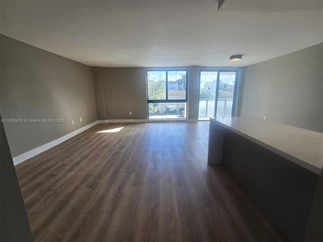 Building Photo - 9800 W Bay Harbor Dr Unit 305