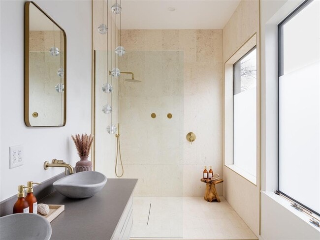 Photo - 1706 Brassie St