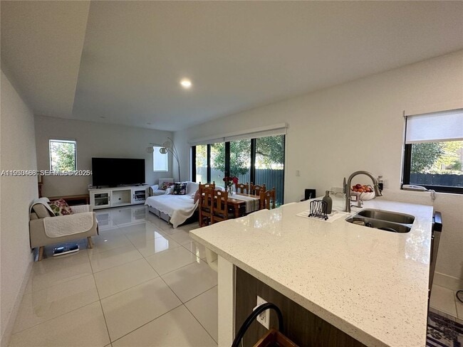 Photo - 306 NW 11th Ct