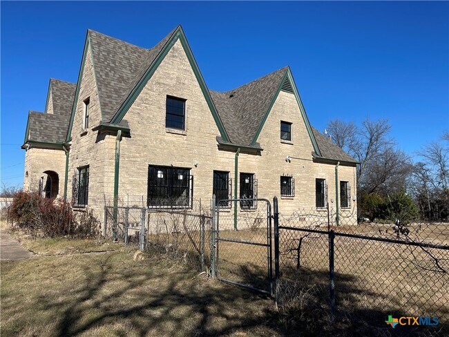 Photo - 111 W Fowler Ave