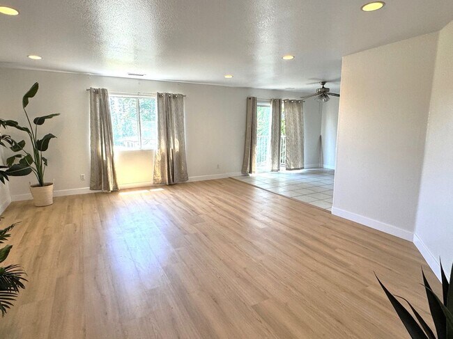 Photo - 728 5th Ave