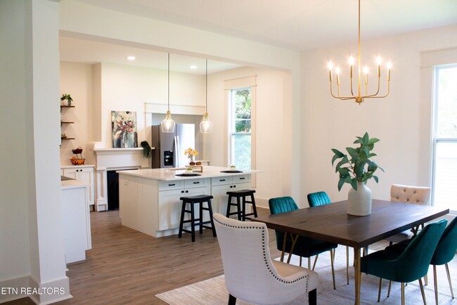 Photo - 570 Monroe St