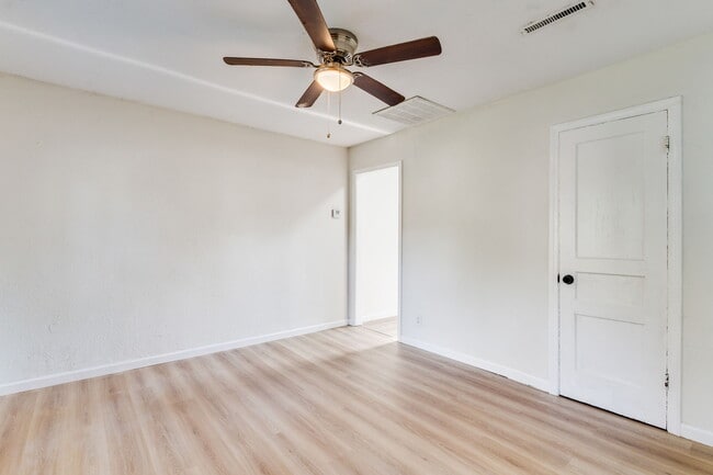 Photo - 1018 N Volutsia Ave