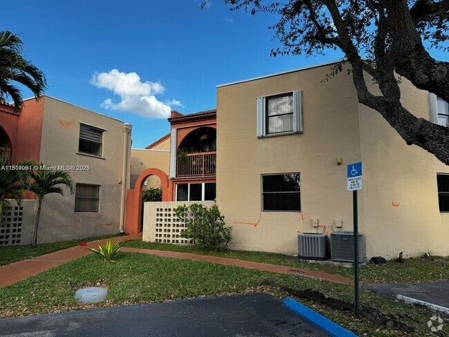Building Photo - 10257 NW 9th St Cir Unit 102-10 Rental