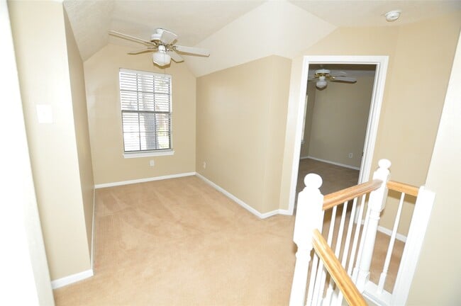 Building Photo - 3614 Scenic Valley Dr