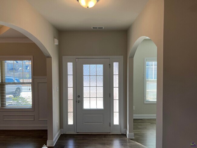 Photo - 105 Lacey Oak Ln