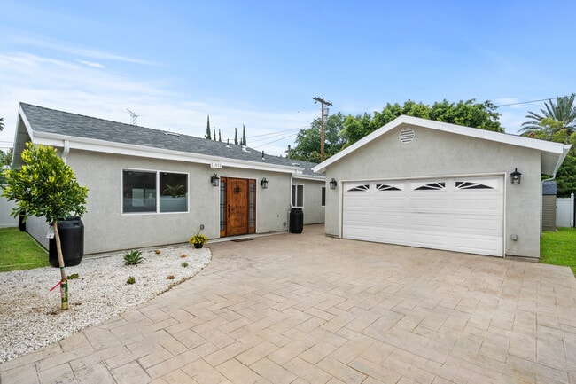 Building Photo - 11018 Burnet Ave Rental