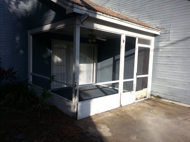 Wonderful Screened in Porch - 13 Empress Ln Townhome