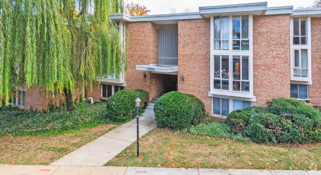 Building Photo - Bright & Inviting 3-Bed Condo in Huntingto... Unit 22