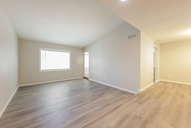 Photo - 3945 W Meadow Dr